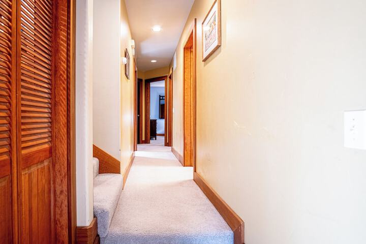 Creekside on Quigley - 3BD Private Home on Trails + Hot Tub
