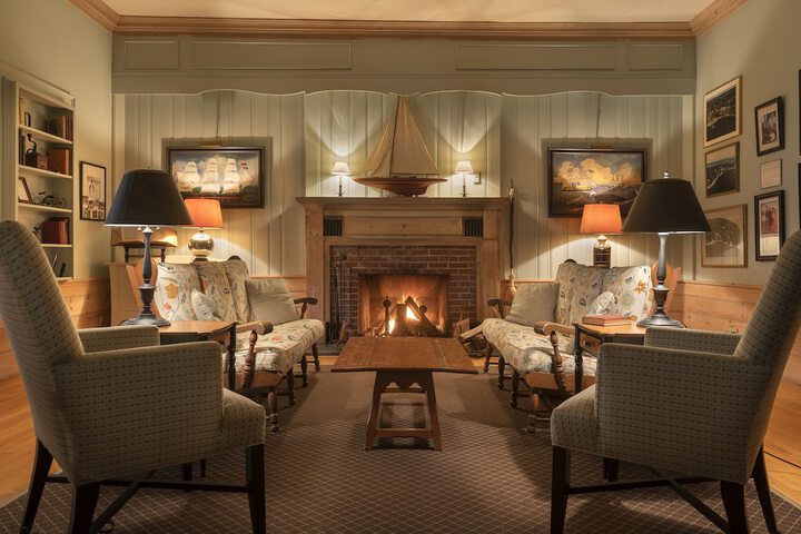 Spruce Point Inn