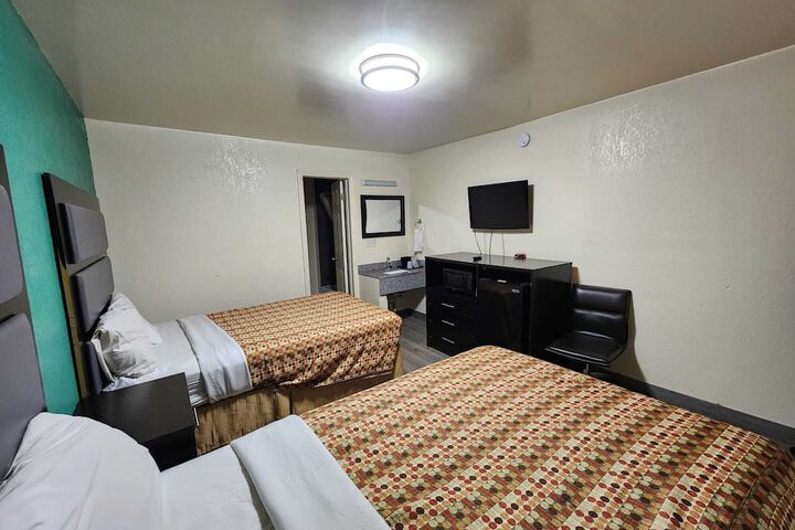 Room 27 of 38