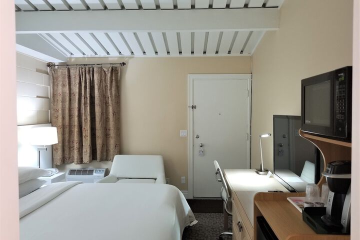 Room 10 of 15
