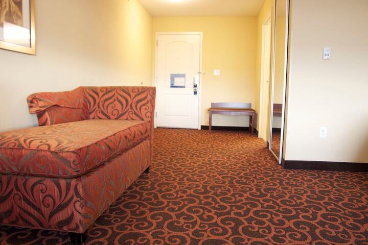 Hampton Inn & Suites Watertown