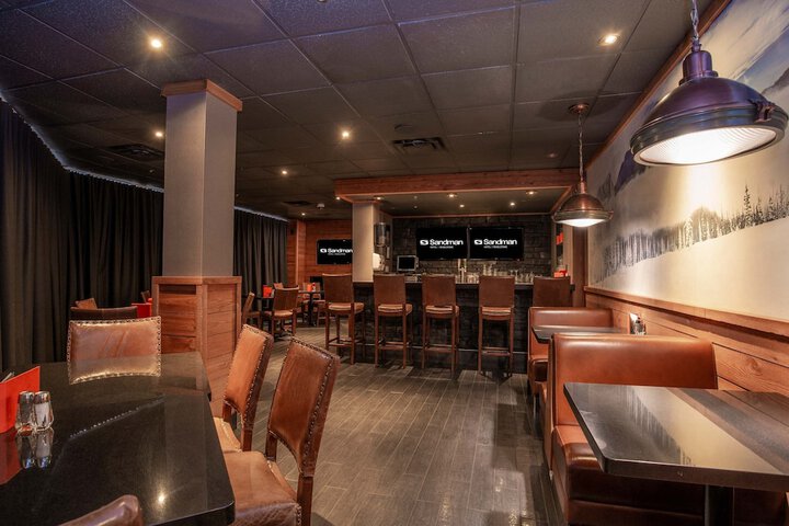 Lounge 44 of 47