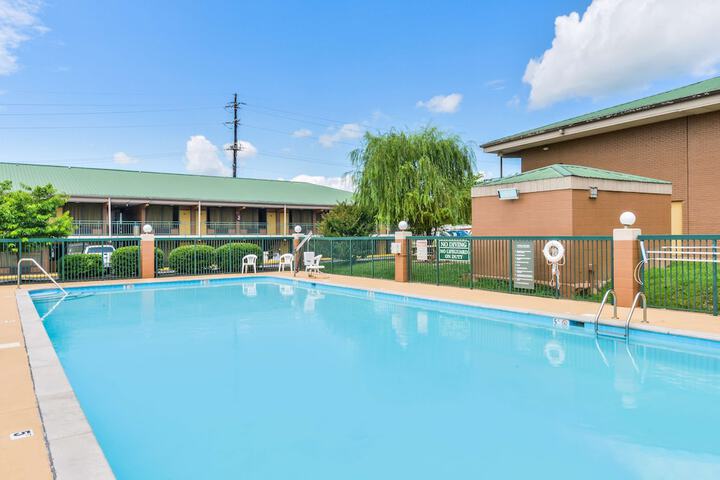 Pool 4 of 30