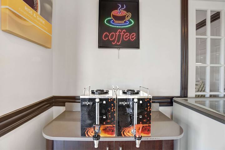 Breakfast/Coffee Service 23 of 28