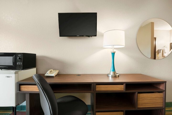 Room 15 of 16