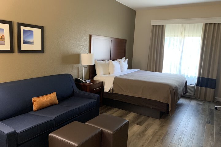 Room 27 of 40