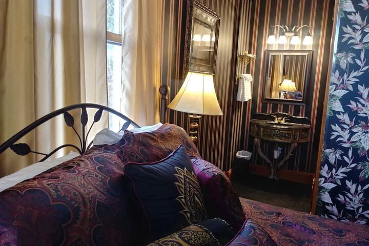 Room 27 of 60