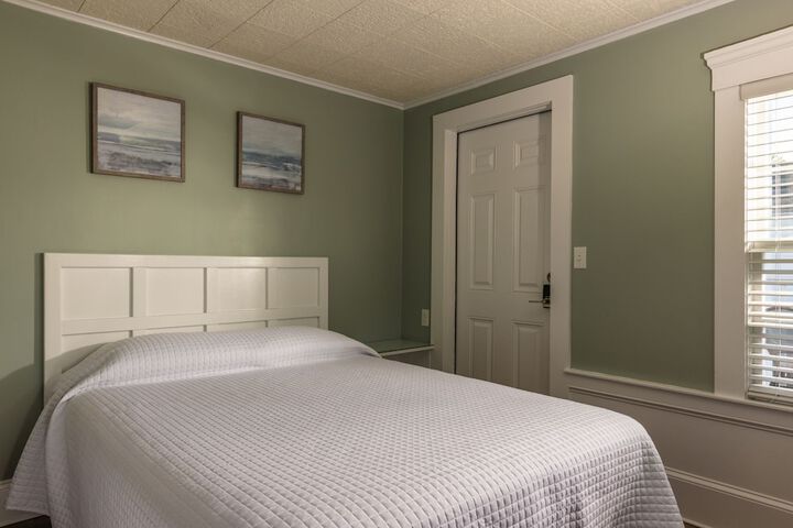 Eagle House Motel