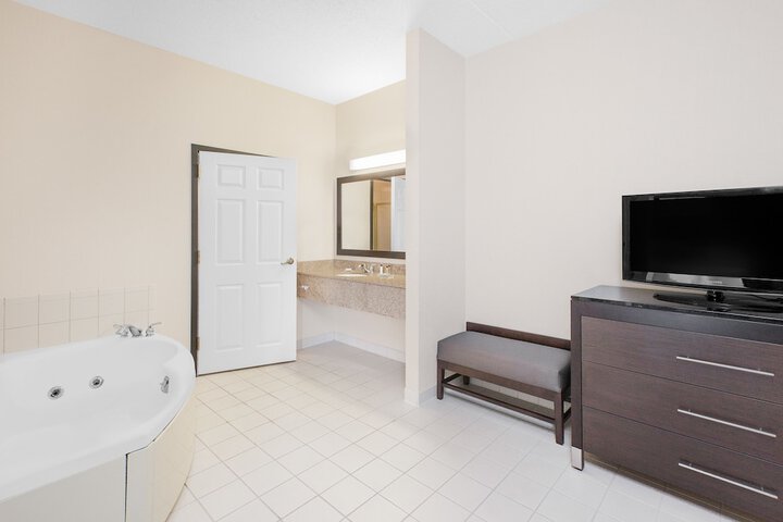 Room 32 of 63