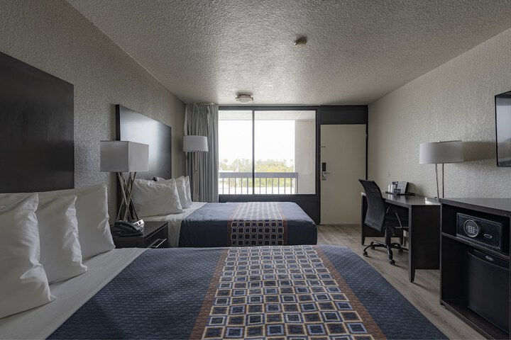 Room 25 of 48