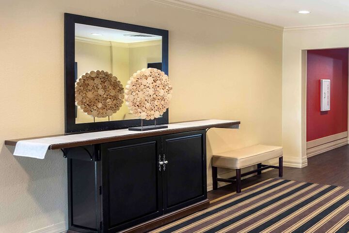 Hotel Interior 6 of 33