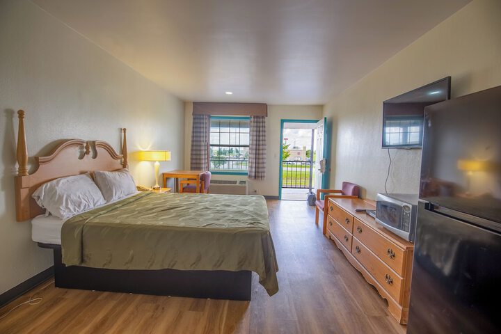 Economy Inn & Suites