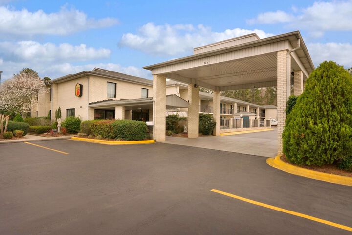 Super 8 by Wyndham Lancaster