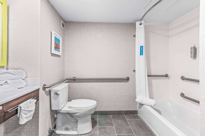 Room 8 of 36