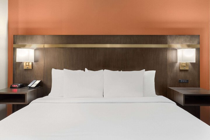 Room 32 of 42