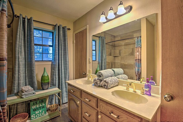 Cozy Family Home w / Fire Pit 4 Mi to Lake Fork