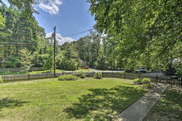 Bright Home w / Yard in Historic Fuquay-varina!
