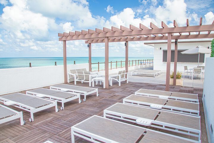 Barefoot Beach Club