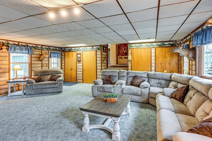 Cozy Cass City Retreat w / Spacious Deck!