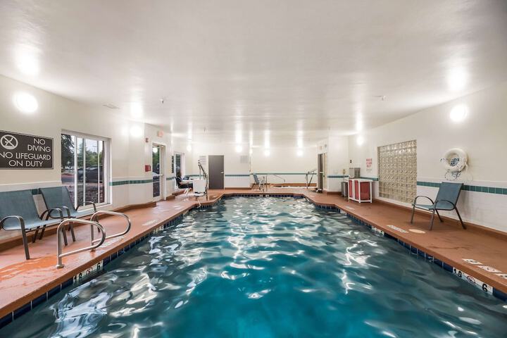 Pool 10 of 36