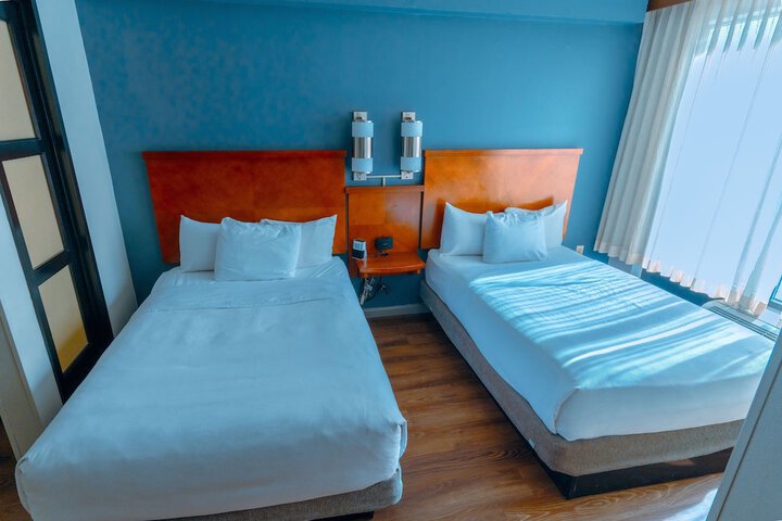 Room 33 of 67