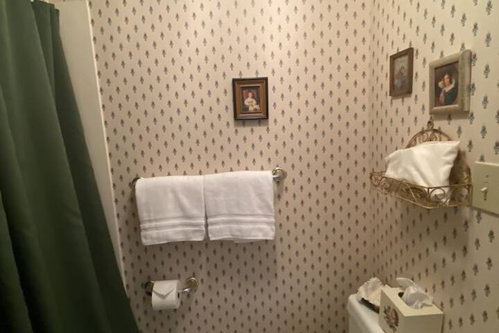 Room 33 of 112