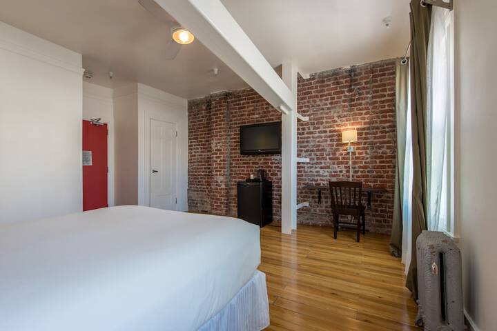 Room 10 of 40