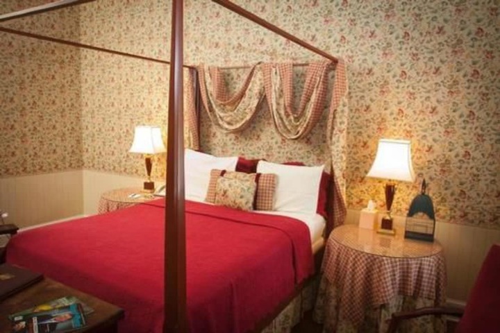1842 Inn