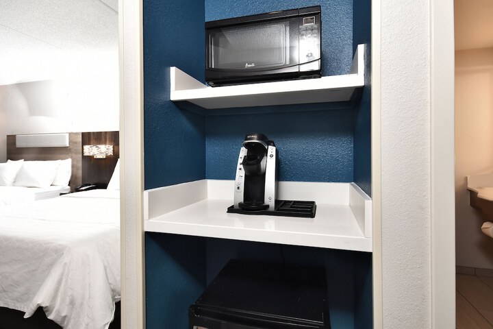 Room 28 of 46