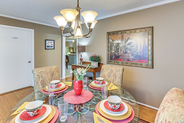 Sunroom & Yard: Charming Hot Springs Home!