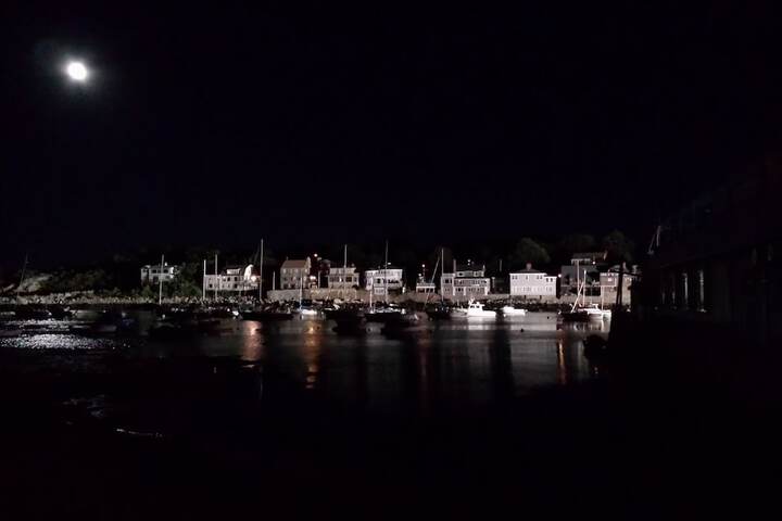 Bearskin Neck Motor Lodge