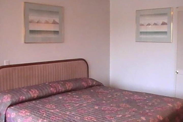 Room 16 of 19