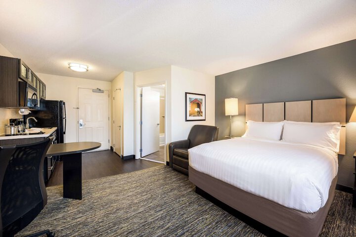 Room 16 of 28