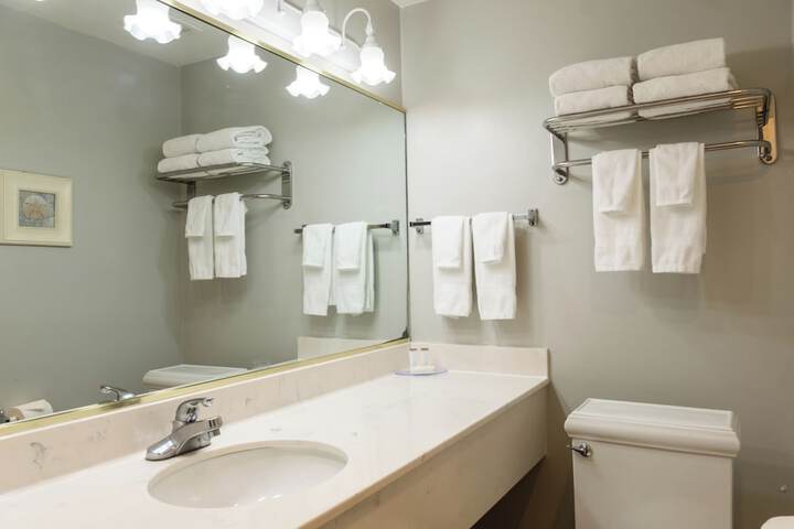 Travelodge by Wyndham Monterey Bay
