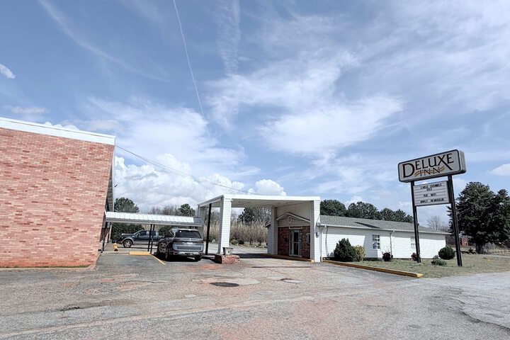 Deluxe Inn