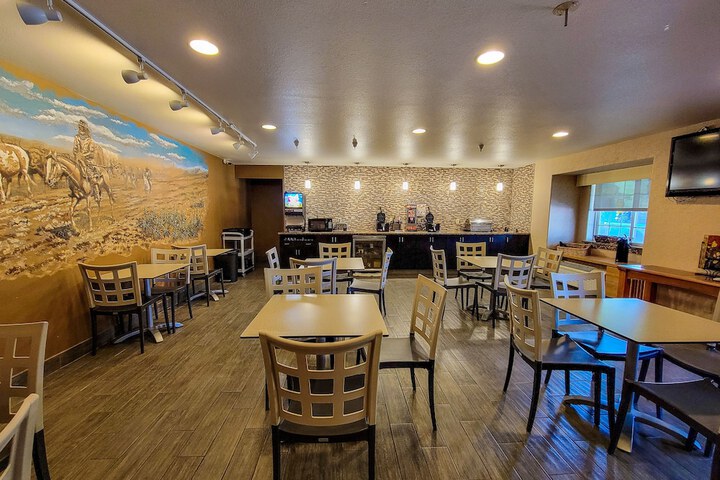 Monument Inn & Suites