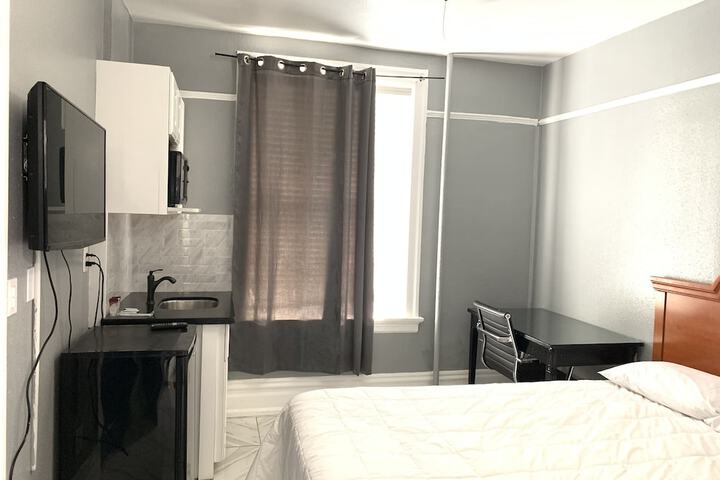 Room 17 of 38