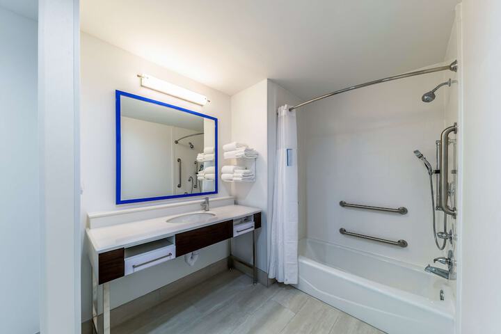 Room 16 of 28