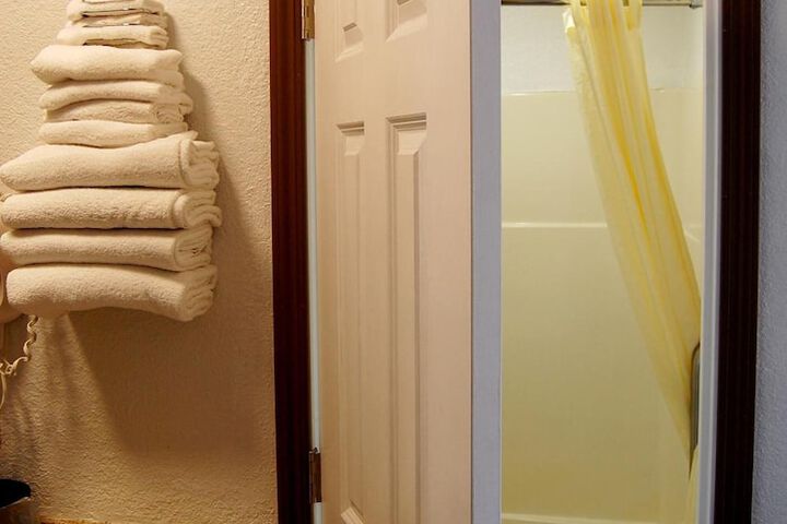 Room 32 of 35