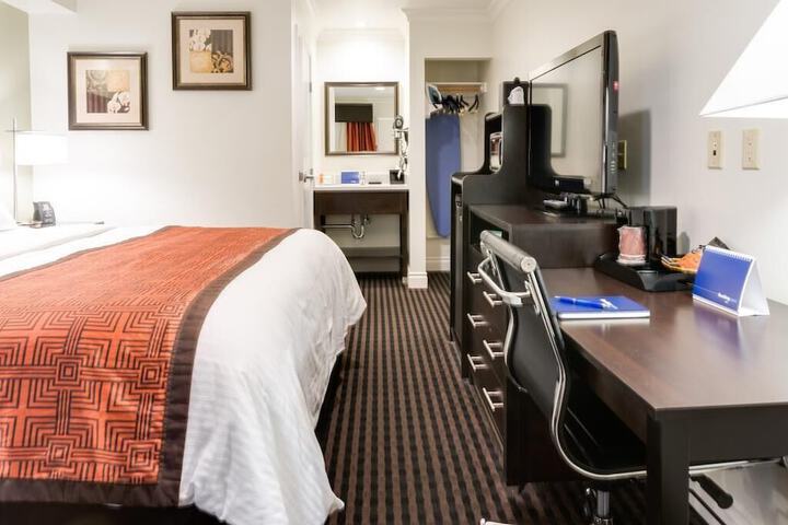 Room 27 of 29