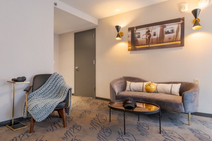 Room 43 of 94