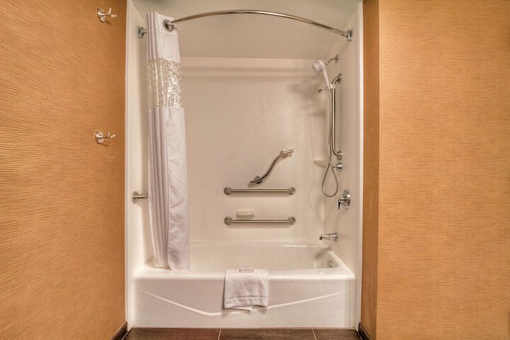 Room 11 of 20