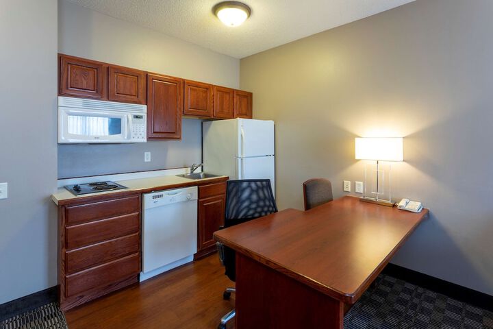 GrandStay Hotel & Suites