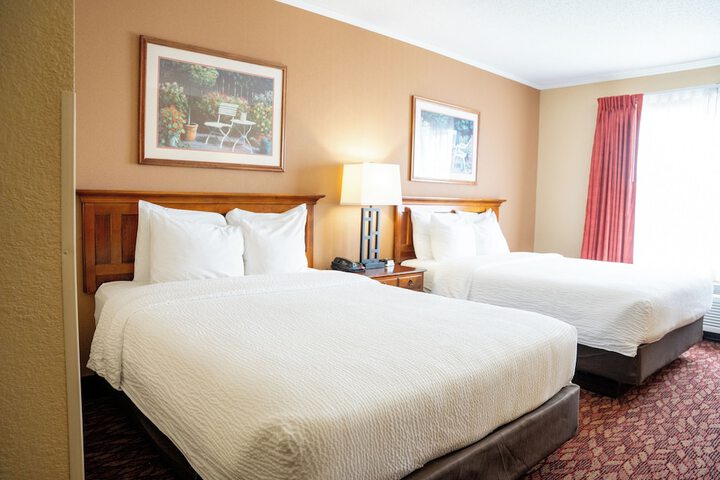 Coshocton Village Inn and Suites