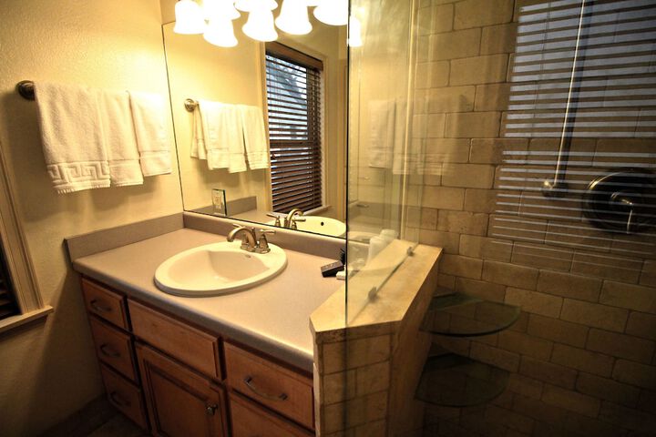 Peach Tree Inn & Suites