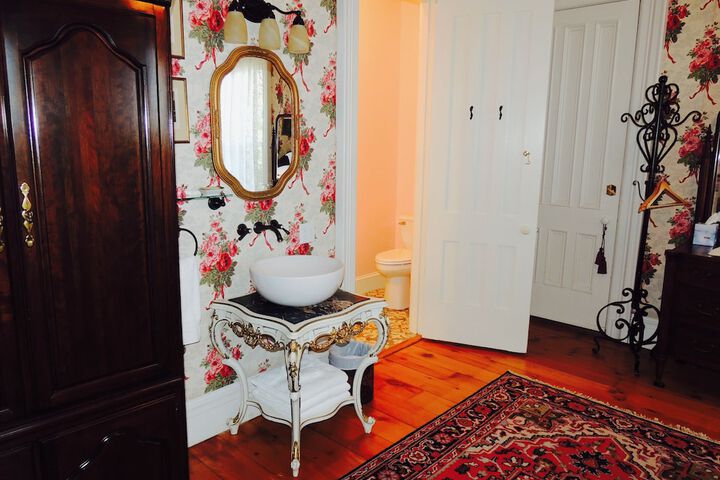 Room 33 of 40