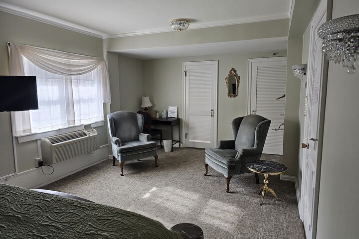 Lowell Inn