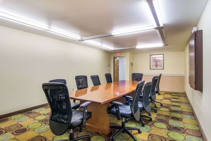 Comfort Inn & Suites Pittsburgh Fox Chapel