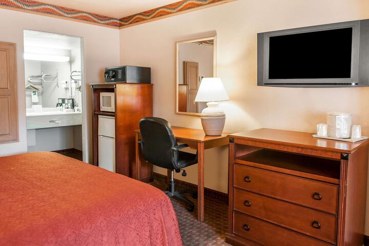 Room 15 of 34