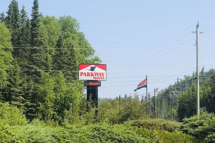 Parkway Motel